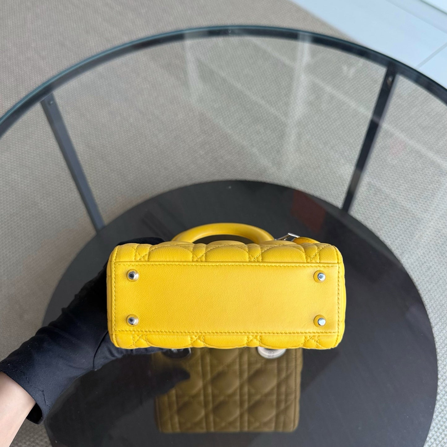 Lady Mini Flap - Cuir d'agneau Cannage jaune, sangle chaîne, quincaillerie argentée, quincaillerie argentée — Kovancy