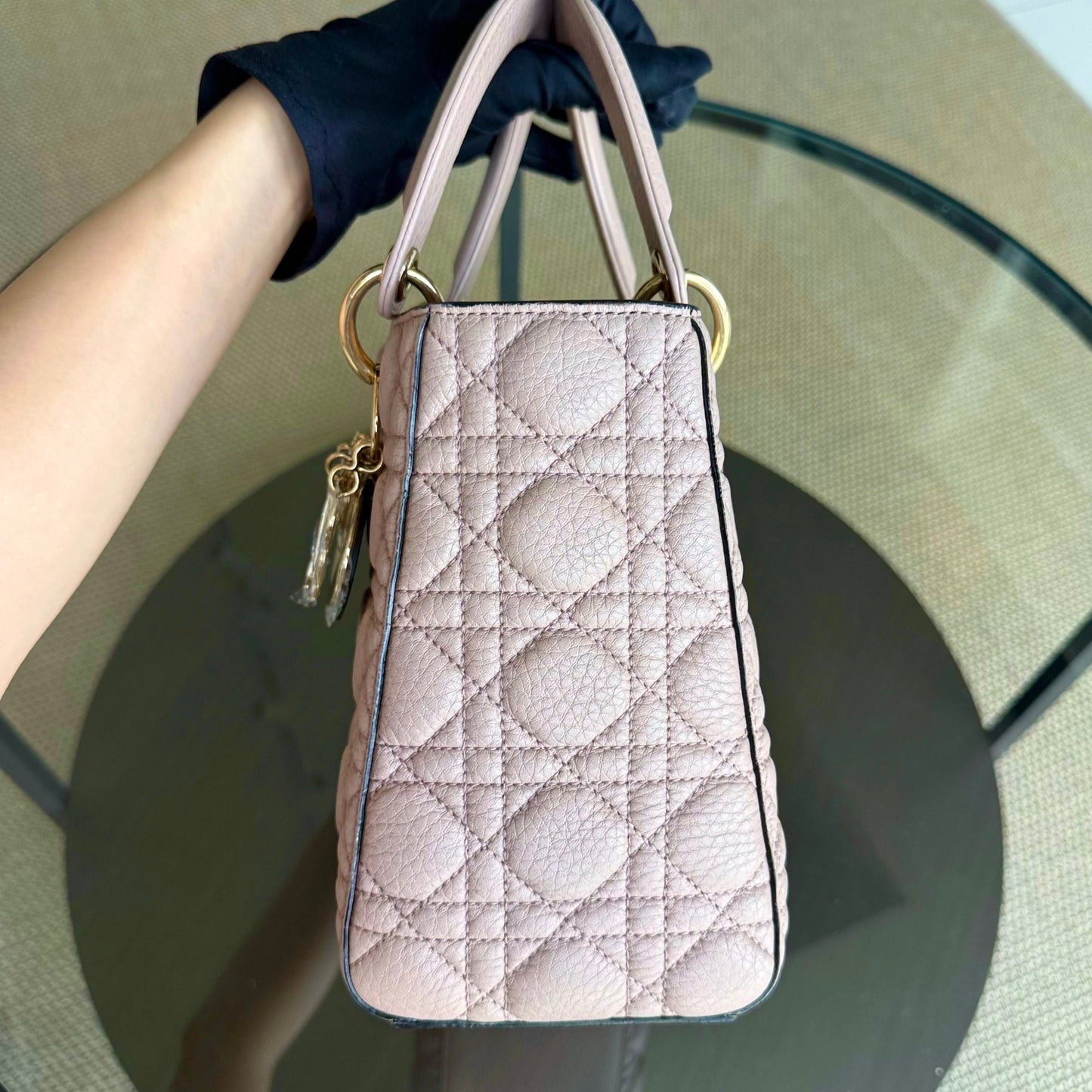 Lady Rabat moyen - Cuir de veau grainé Cannage, rose nude, matériel doré — Kovancy