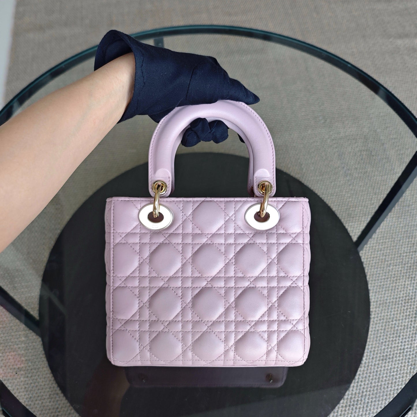 Lady Petit modèle - Cuir d'agneau Cannage rose avec finitions dorées — Kovancy