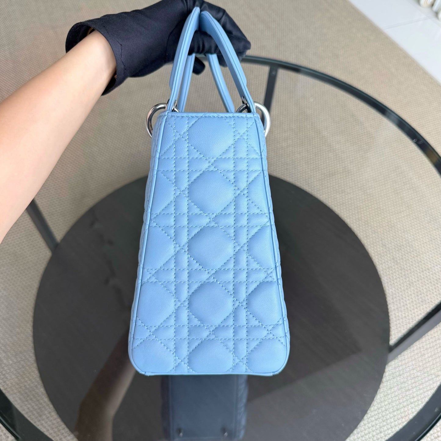 Lady Cuir d'agneau Cannage moyen bleu clair avec accessoires argentés — Kovancy