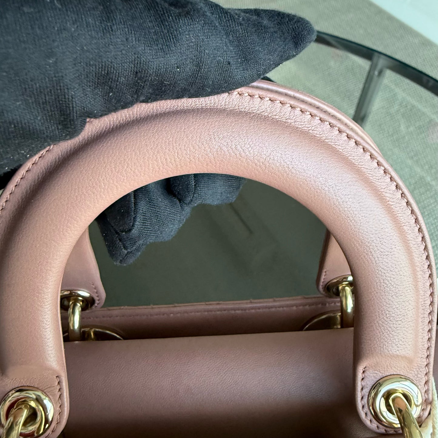 Lady Petit rabat - Cuir d'agneau Cannage, rose blush, quincaillerie dorée — Kovancy