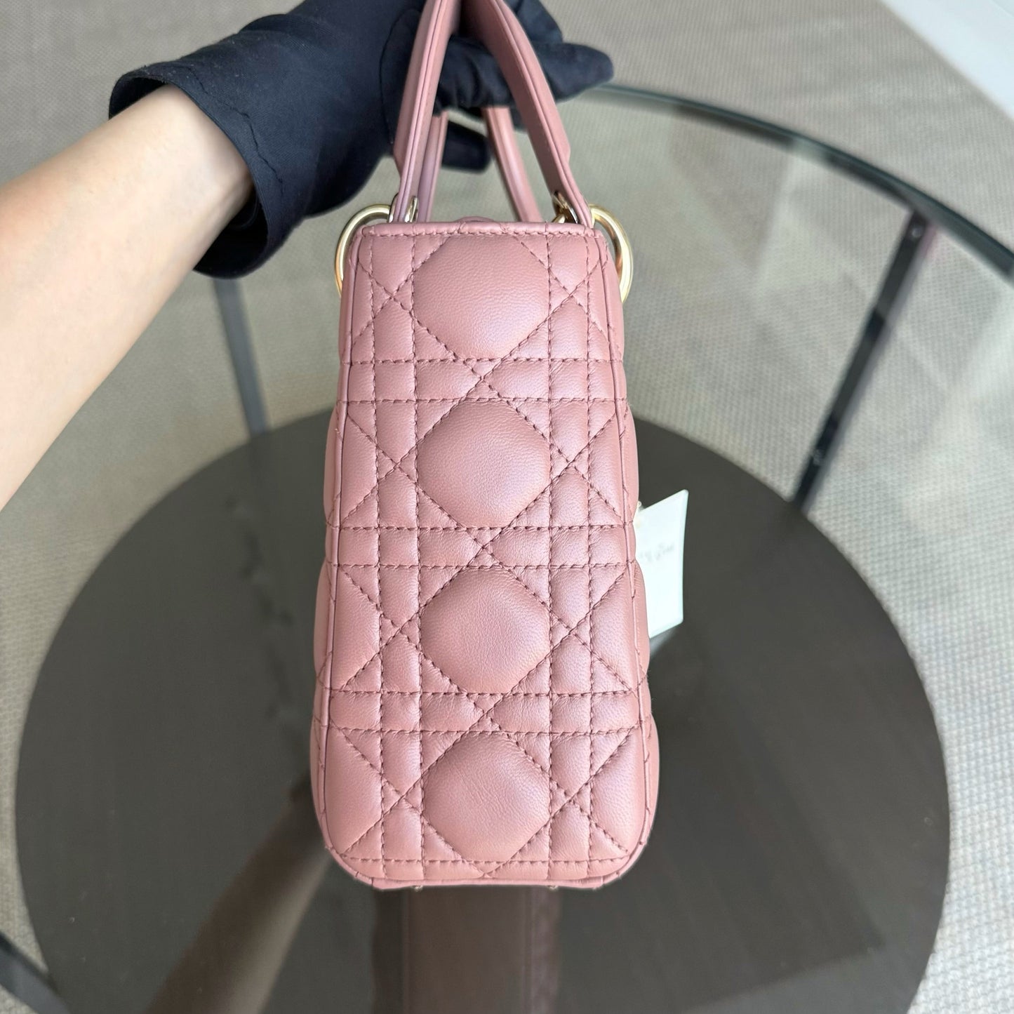 Lady Petit rabat - Cuir d'agneau Cannage, rose blush, quincaillerie dorée — Kovancy