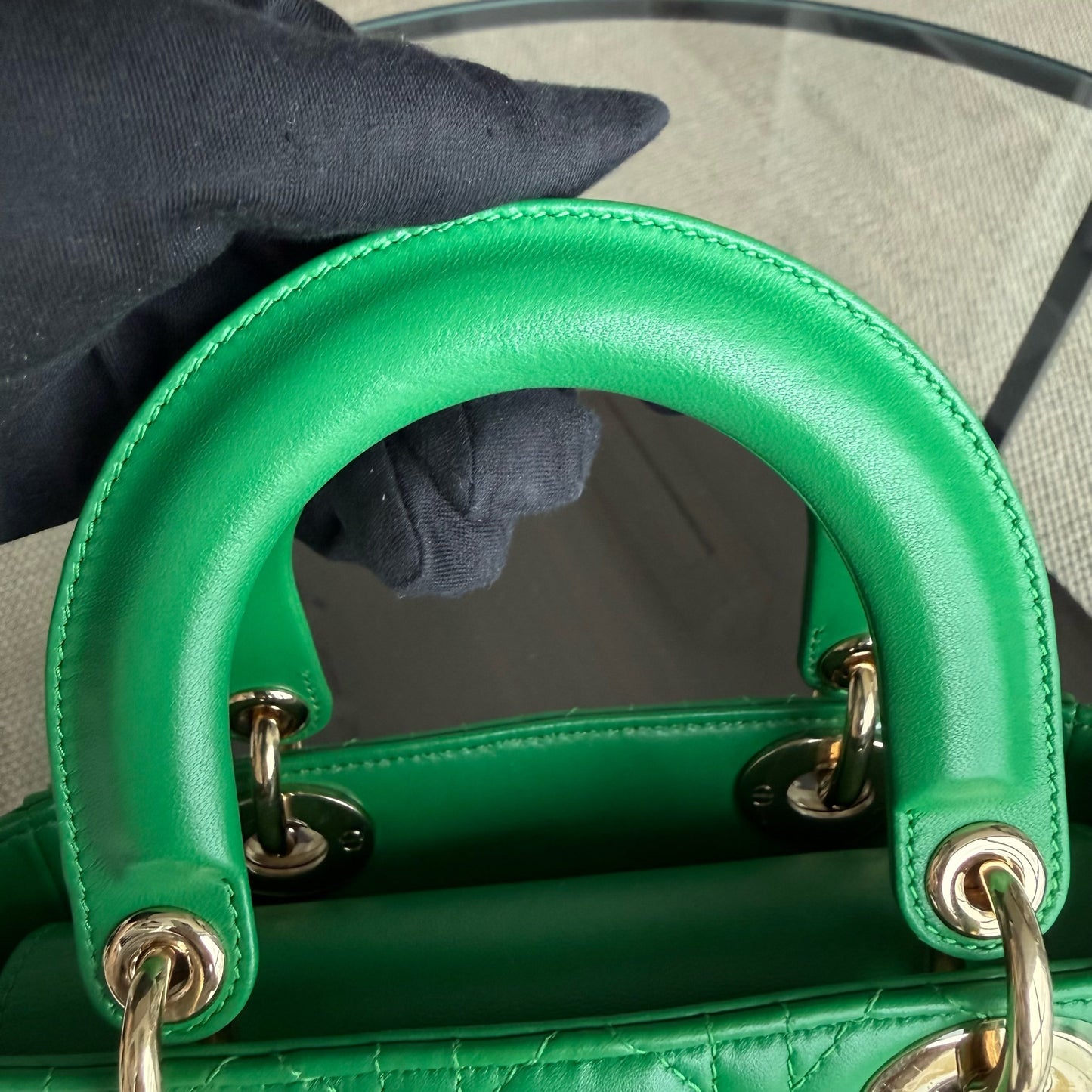 Lady Petit rabat - Cuir d'agneau Cannage vert et finitions dorées — Kovancy