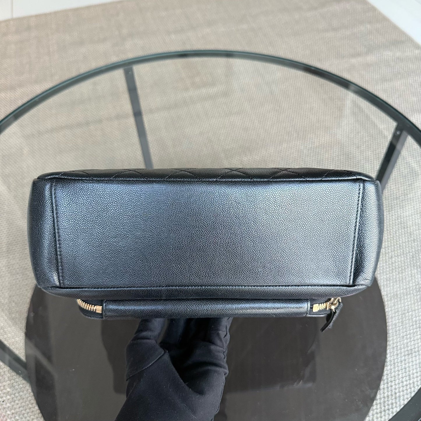 Sac Chanel Business Affinity grand format - 27 cm, cuir caviar matelassé noir, finitions dorées Series 23