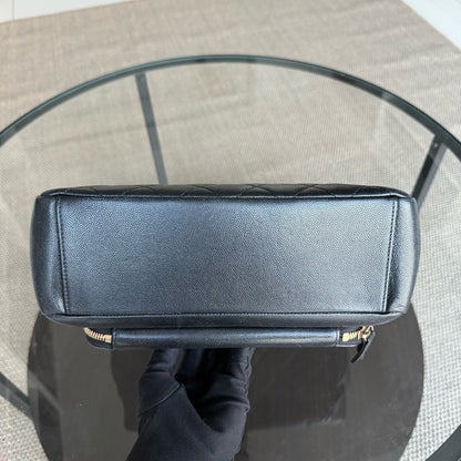 Sac Chanel Business Affinity grand format - 27 cm, cuir caviar matelassé noir, finitions dorées Series 23