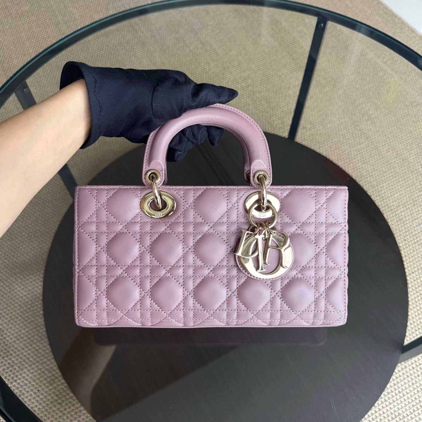 D-Joy Medium - Cuir d'agneau Cannage Blush Rose Accastillage doré — Kovancy