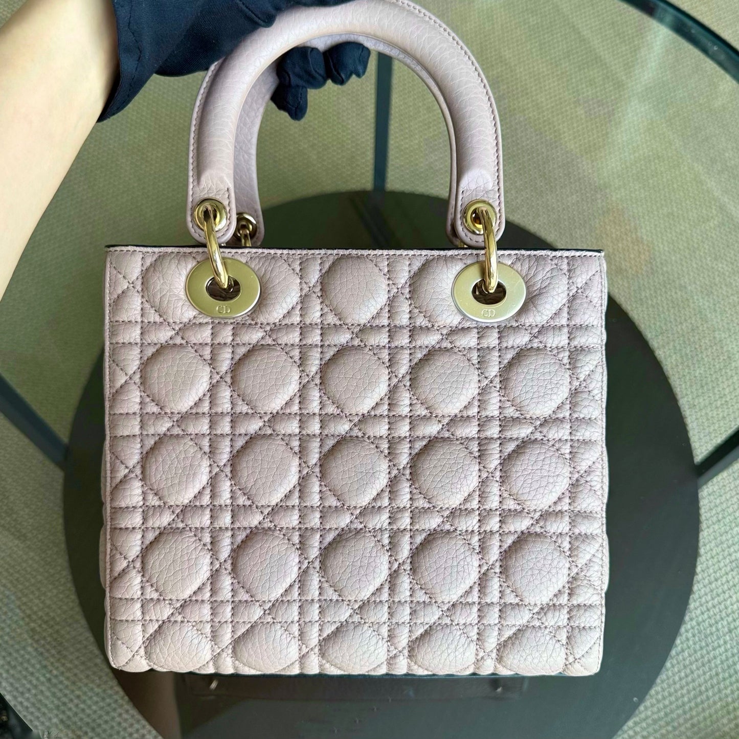 Lady Rabat moyen - Cuir de veau grainé Cannage, rose nude, matériel doré — Kovancy