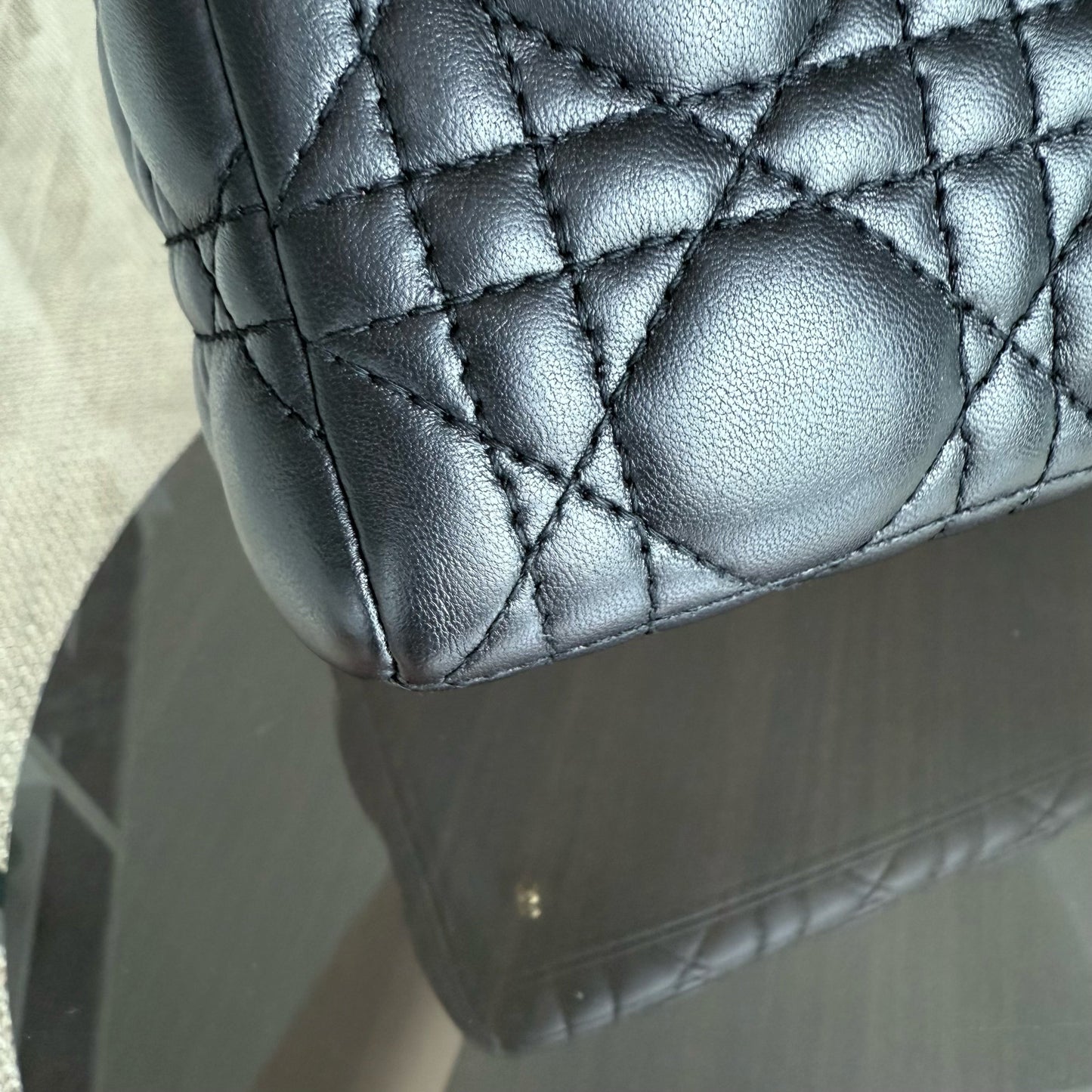 Lady Moyen - Cuir d'agneau Canange noir et accessoires dorés — Kovancy