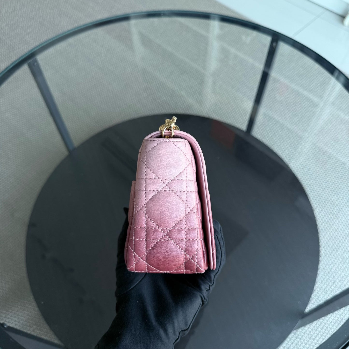 Caro Small - Cuir de veau Cannage bicolore Accastillage or rose 20 cm — Kovancy