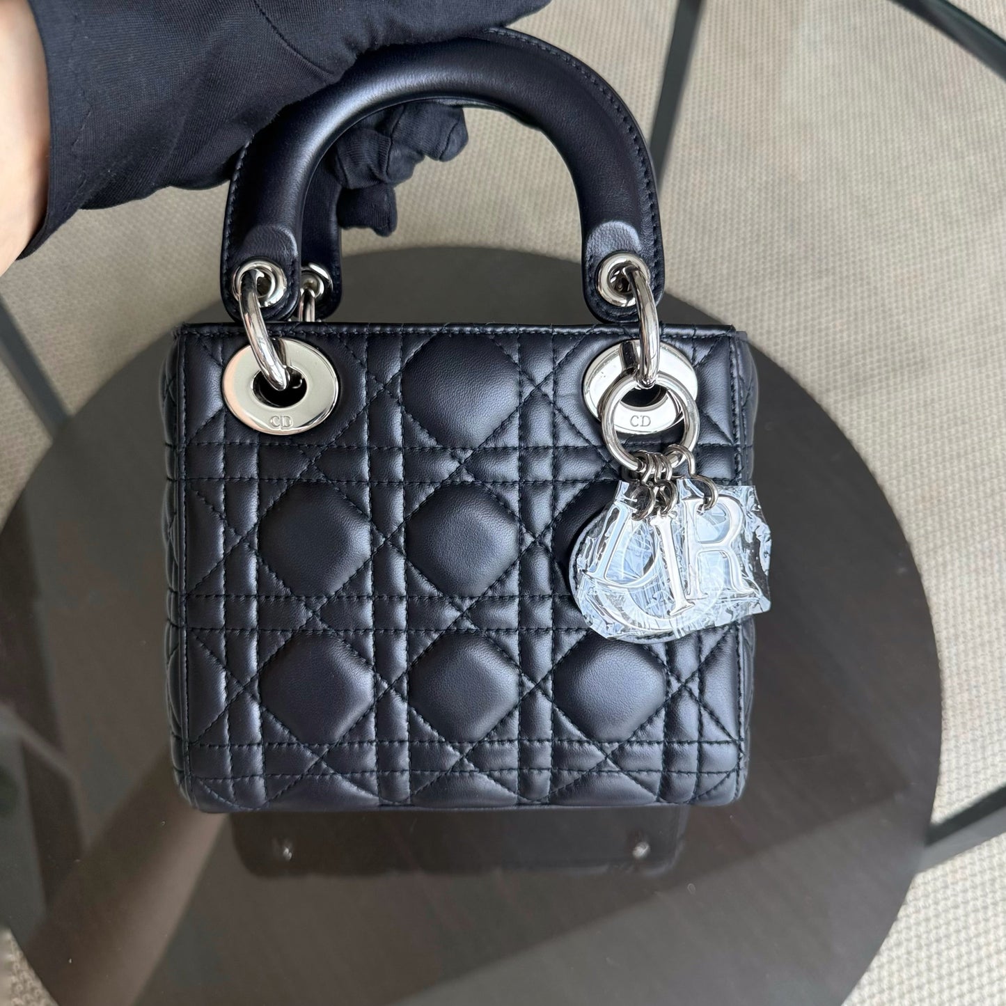 Lady Mini - Bracelet chaîne en cuir d'agneau Cannage bleu nuit avec détails argentés — Kovancy