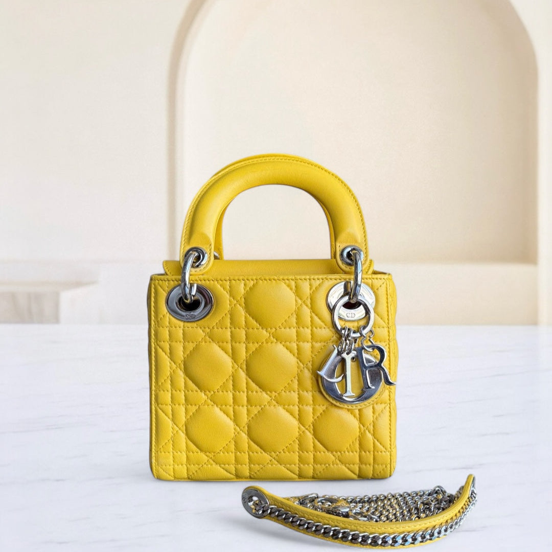 Lady Mini Flap - Cuir d'agneau Cannage jaune, sangle chaîne, quincaillerie argentée, quincaillerie argentée — Kovancy