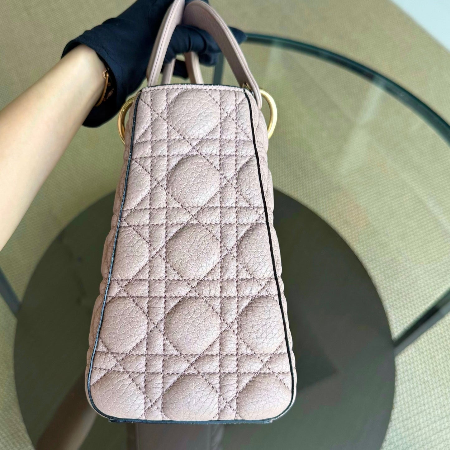 Lady Rabat moyen - Cuir de veau grainé Cannage, rose nude, matériel doré — Kovancy