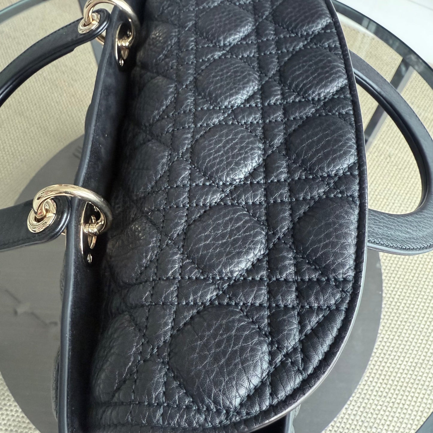 Lady Grand rabat en cuir caviar cannage noir GHW sans bandoulière — Kovancy