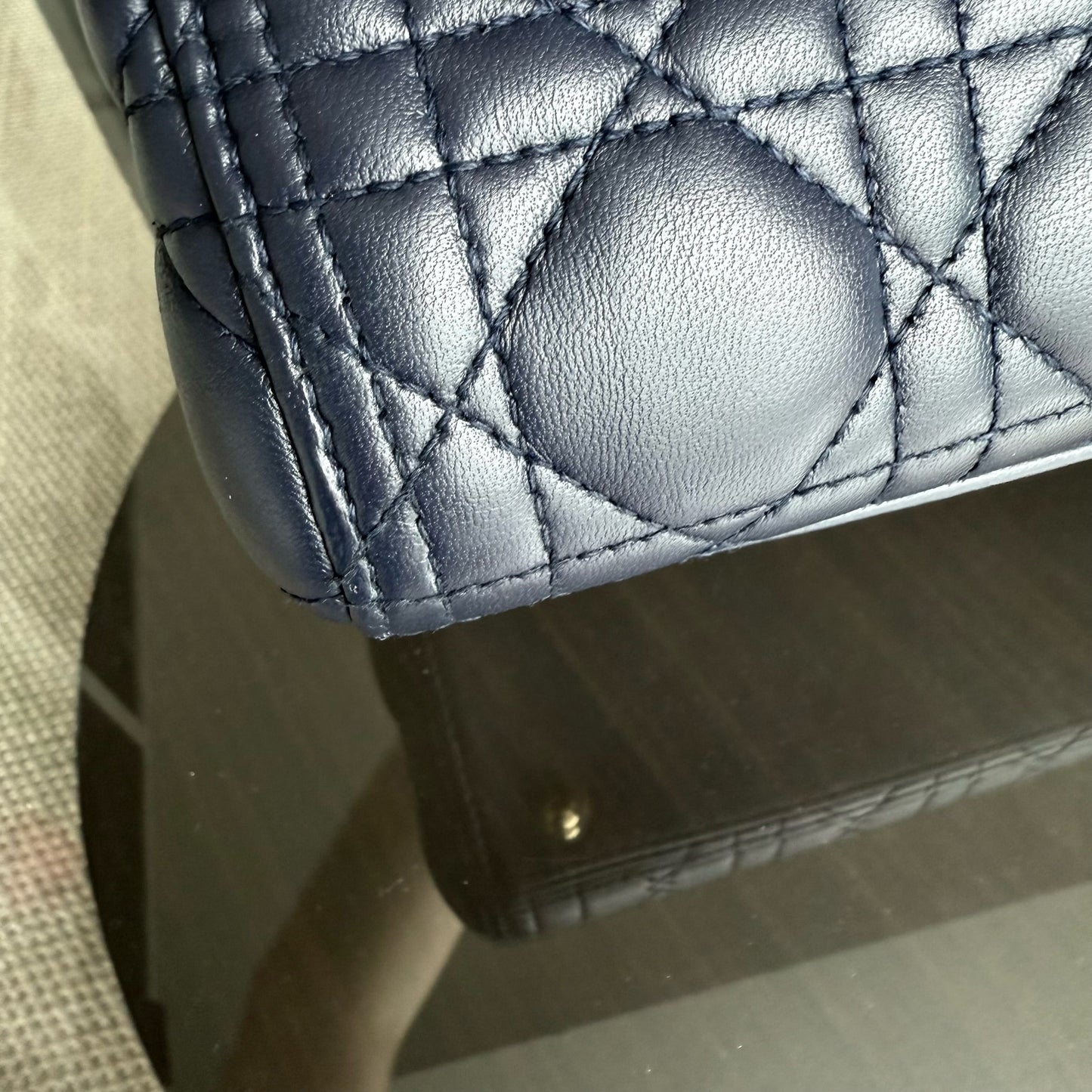Lady Grand rabat - Cuir d'agneau Canange bleu foncé, accessoires dorés — Kovancy