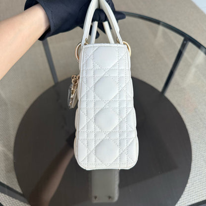 Dior MyABC Lady Petit - Cuir d'agneau Cannage blanc, quincaillerie dorée