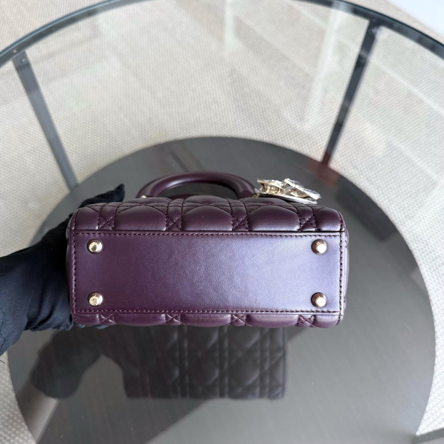 Lady Mini - Sangle chaîne en cuir d'agneau Cannage bordeaux vin et matériel doré — Kovancy