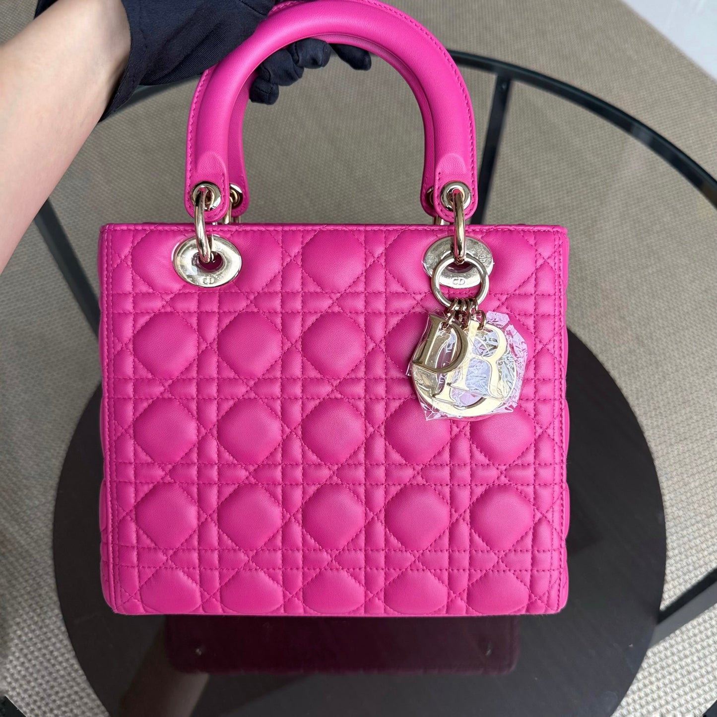Lady Moyen - Cuir d'agneau Cannage Rose Quincaillerie dorée SANS SANGLE — Kovancy