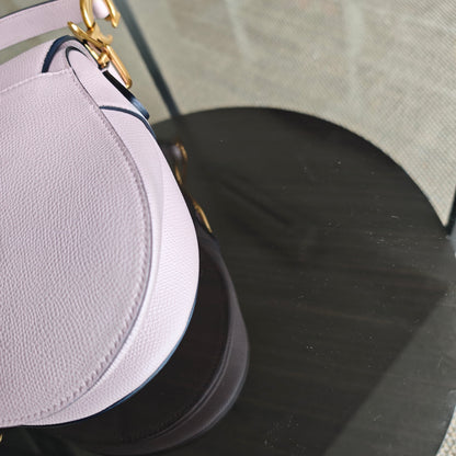 Dior Saddle Medium - Rose clair caviar, finitions dorées