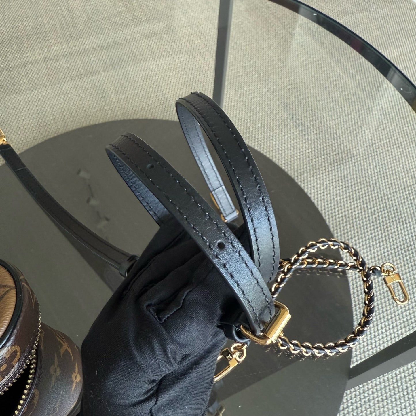 Kovancy - Pochette Vanity Chain Monogram