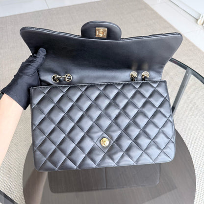 Chanel Classic Flap Jumbo - 30CM simple rabat en cuir d'agneau matelassé noir matériel doré Series 14