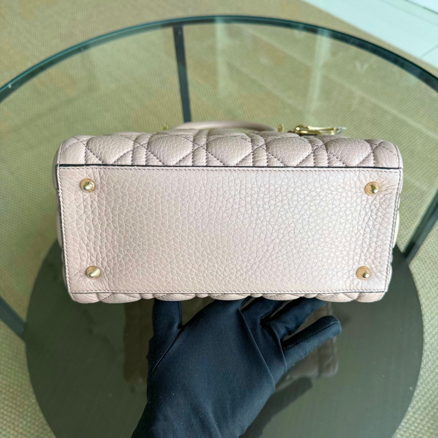 Lady Rabat moyen - Cuir de veau grainé Cannage, rose nude, matériel doré — Kovancy