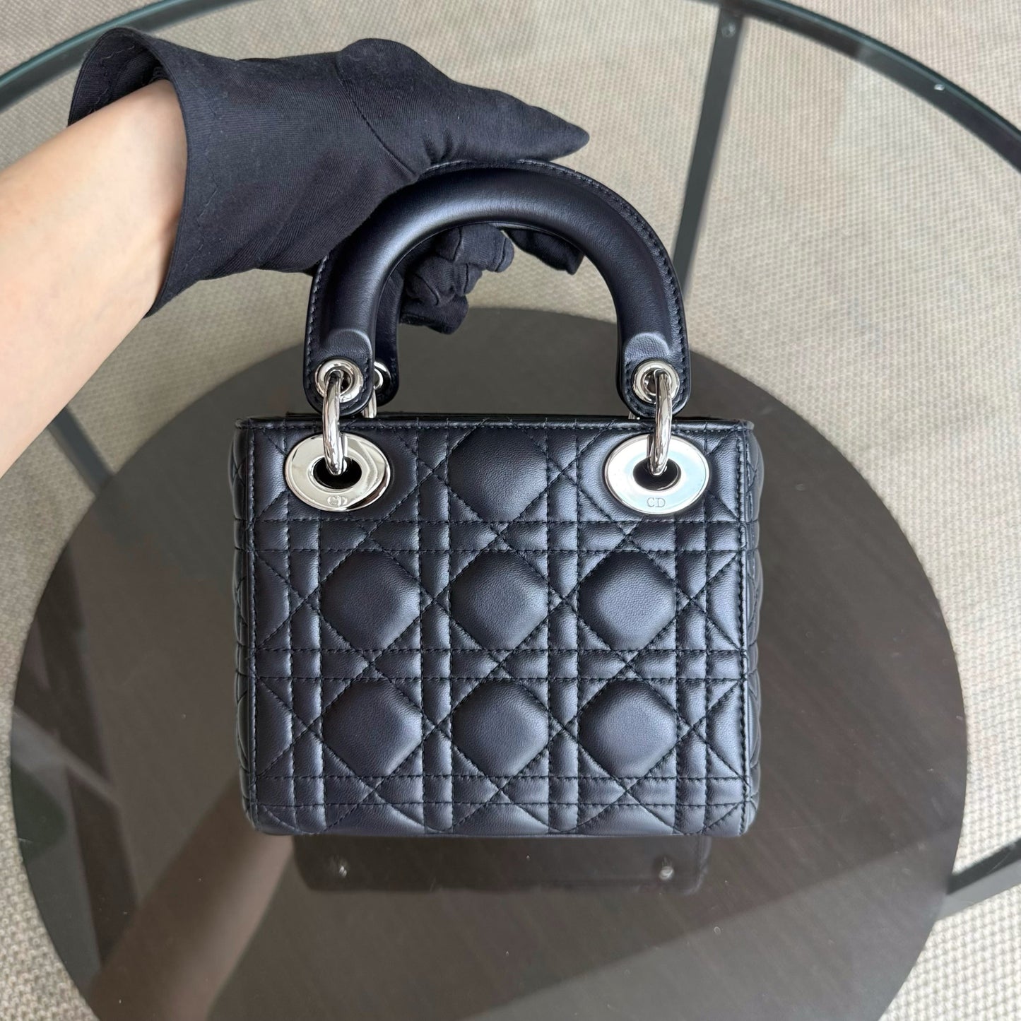 Lady Mini - Bracelet chaîne en cuir d'agneau Cannage bleu nuit avec détails argentés — Kovancy