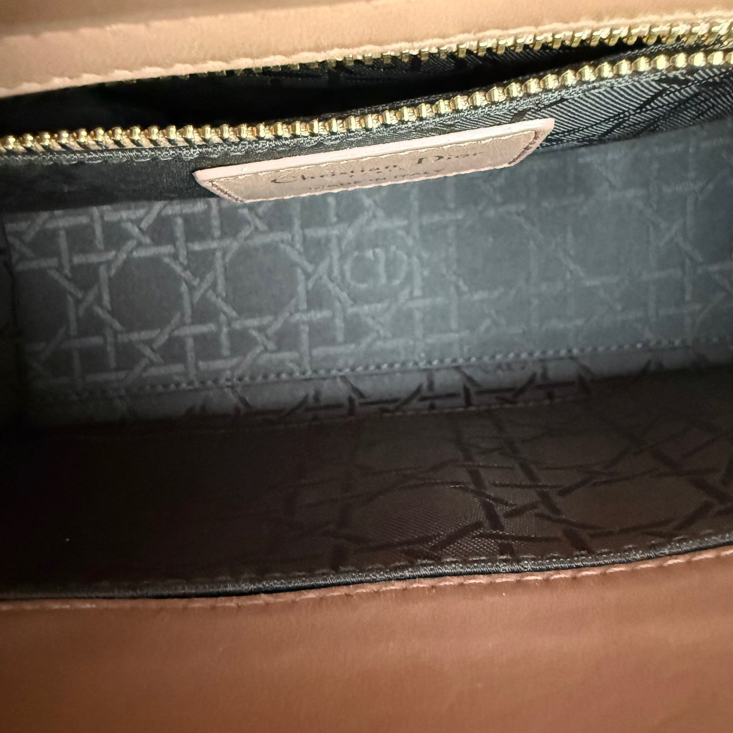 Lady Petit rabat - Cuir d'agneau Cannage, rose blush, quincaillerie dorée — Kovancy