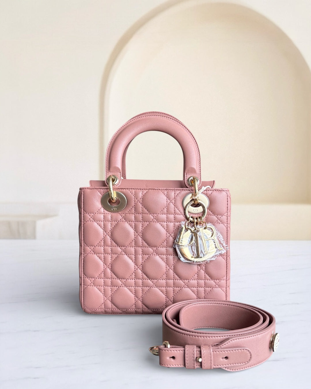 Lady Petit rabat - Cuir d'agneau Cannage, rose blush, quincaillerie dorée — Kovancy