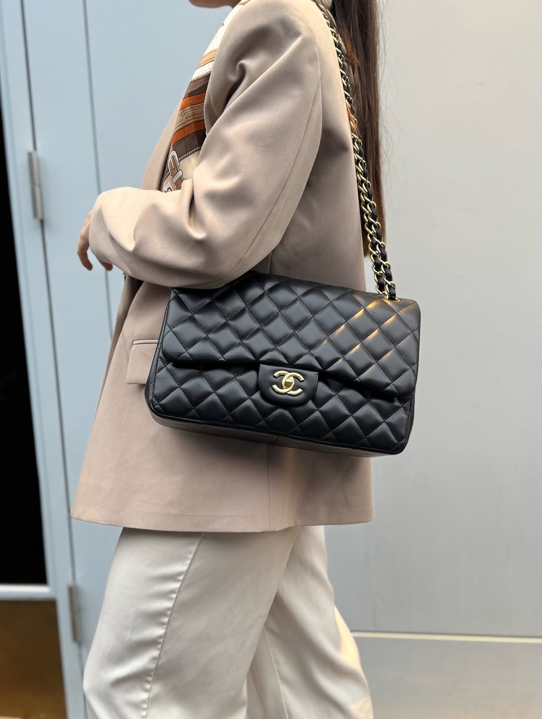 Chanel Classic Flap Jumbo - 30CM simple rabat en cuir d'agneau matelassé noir matériel doré Series 14