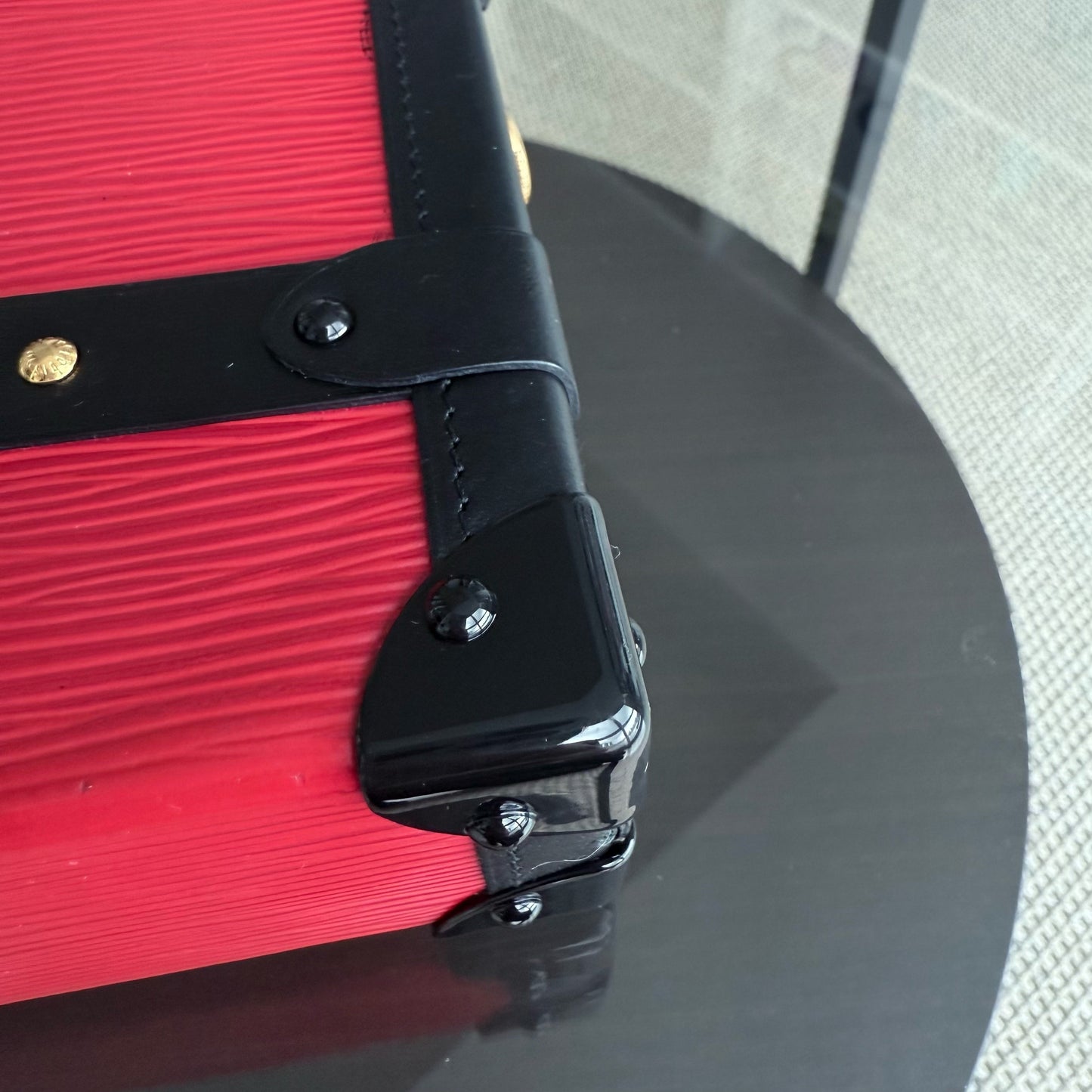 Kovancy - Petite Malle - Nouvelle édition Sac bandoulière en cuir EPI rouge avec matériel doré et puce électronique
