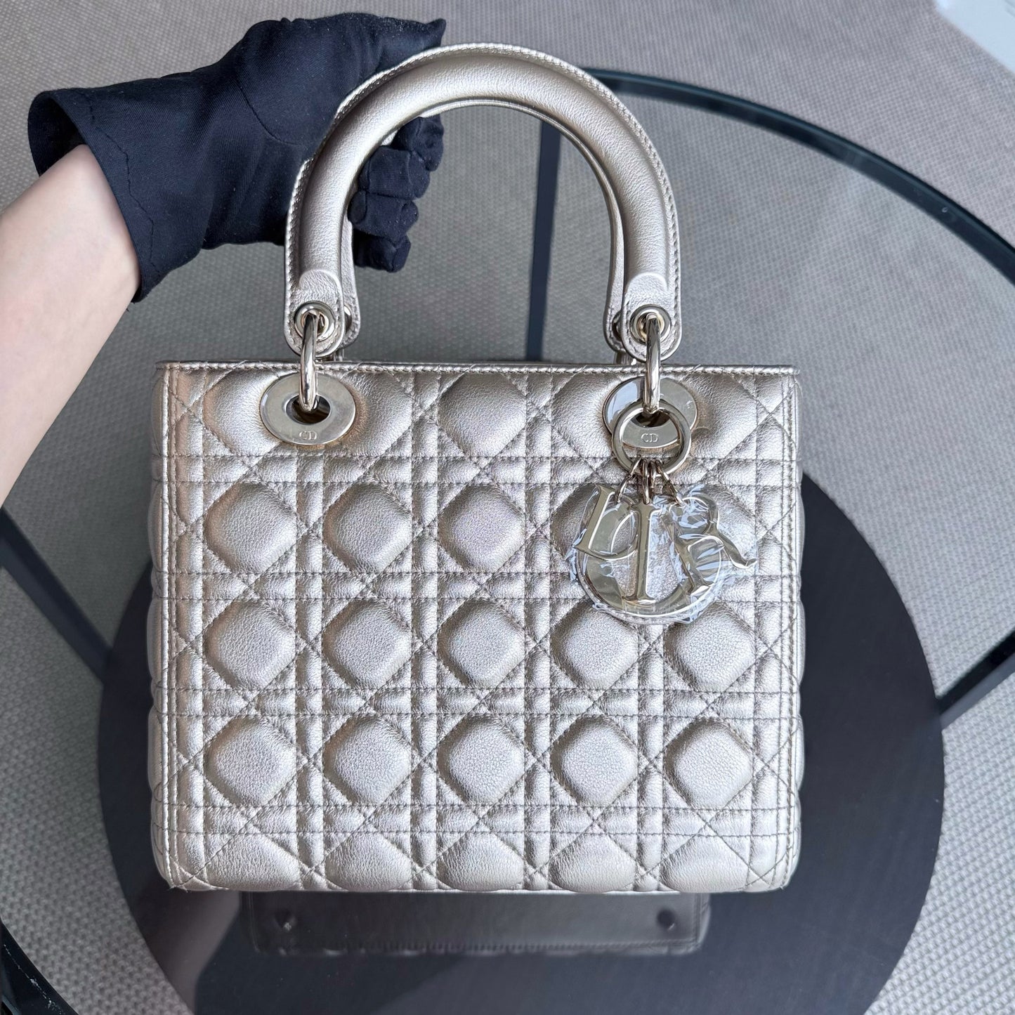 Lady Moyen - Cuir de veau doré Cannage, accessoires dorés, sans sangle — Kovancy