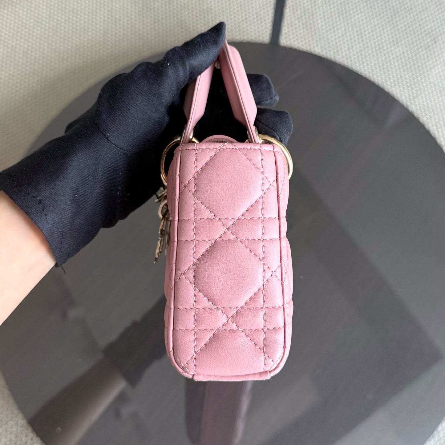 Lady Petit rabat D-Joy - Cuir d'agneau Cannage rose et matériel doré — Kovancy