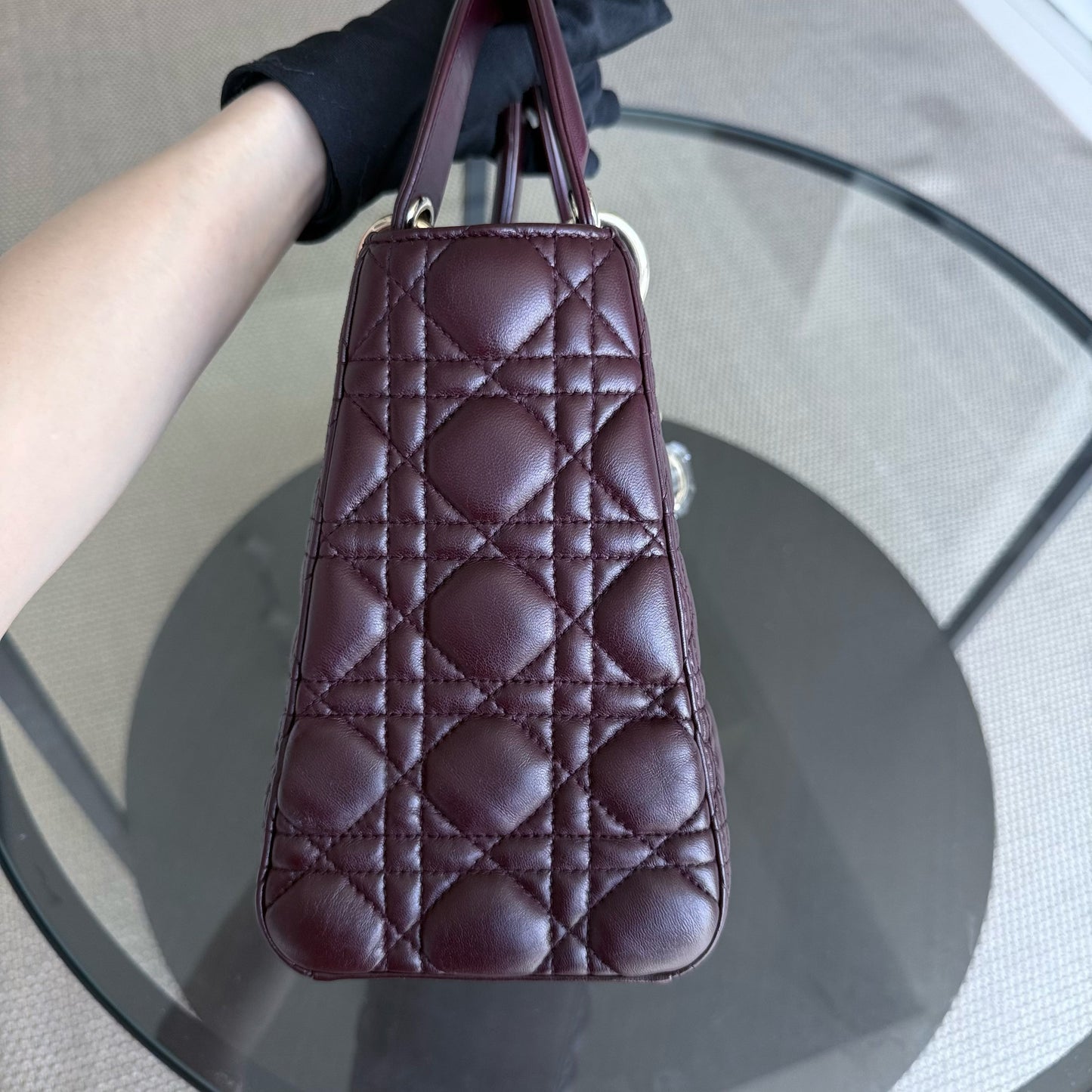 Lady Moyen - Cuir d'agneau Cannage Bordeaux foncé Rouge Quincaillerie dorée SANS SANGLE — Kovancy