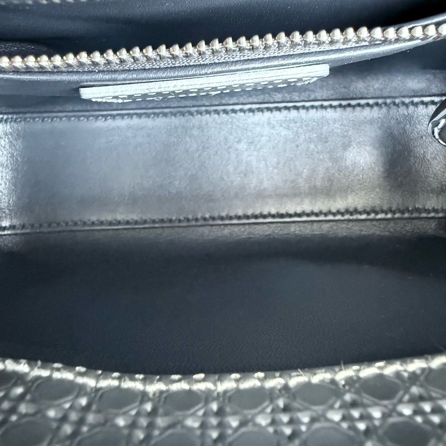 Lady Mini - Micro Cannage Sangle réglable en argent métallisé — Kovancy