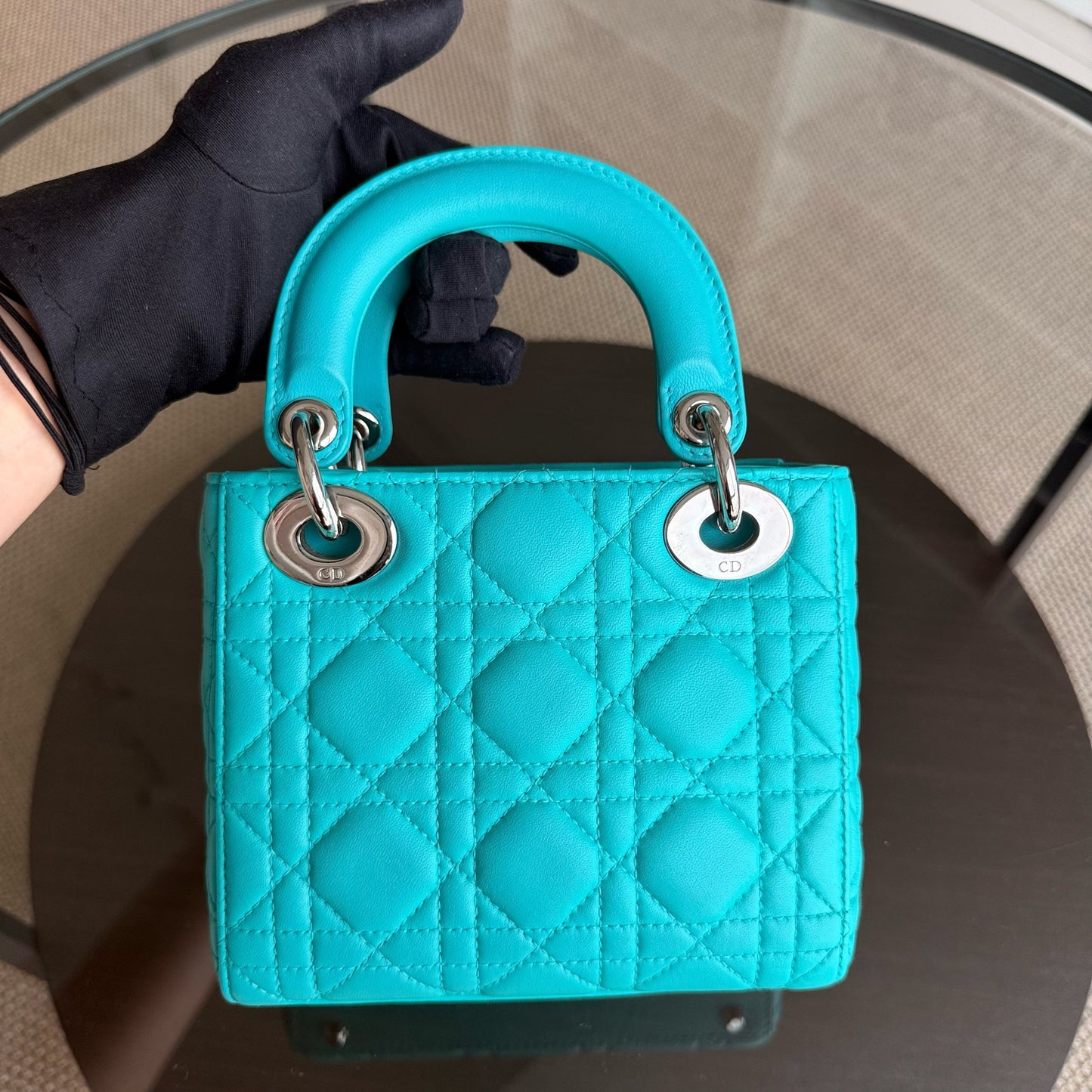 Lady Mini - Sangle réglable en cuir d'agneau Cannage bleu cyan et matériel argenté — Kovancy