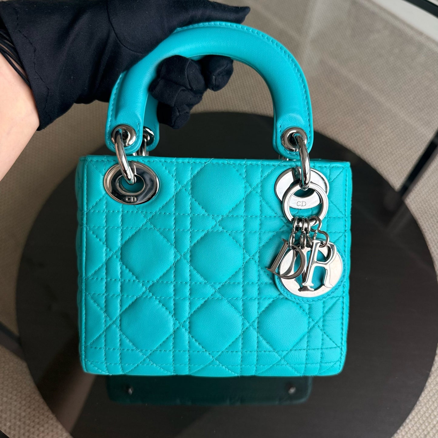 Lady Mini - Sangle réglable en cuir d'agneau Cannage bleu cyan et matériel argenté — Kovancy