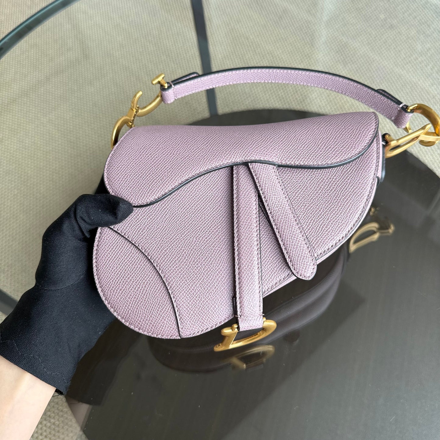 Sac Dior Saddle Small - Bandoulière ajustable en cuir de veau grainé Nude Rose Hardware Gold