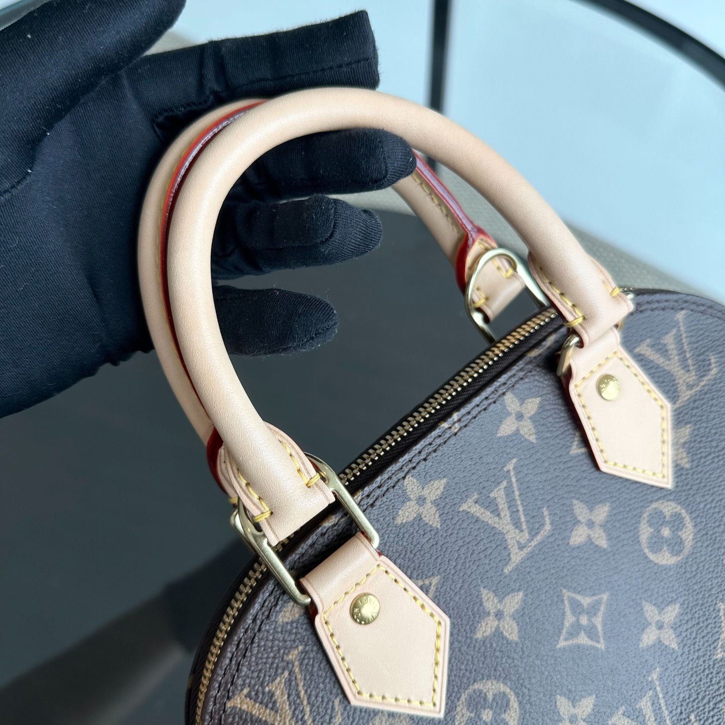 Sac à bandoulière en cuir Alma BB Monogram - Kovancy