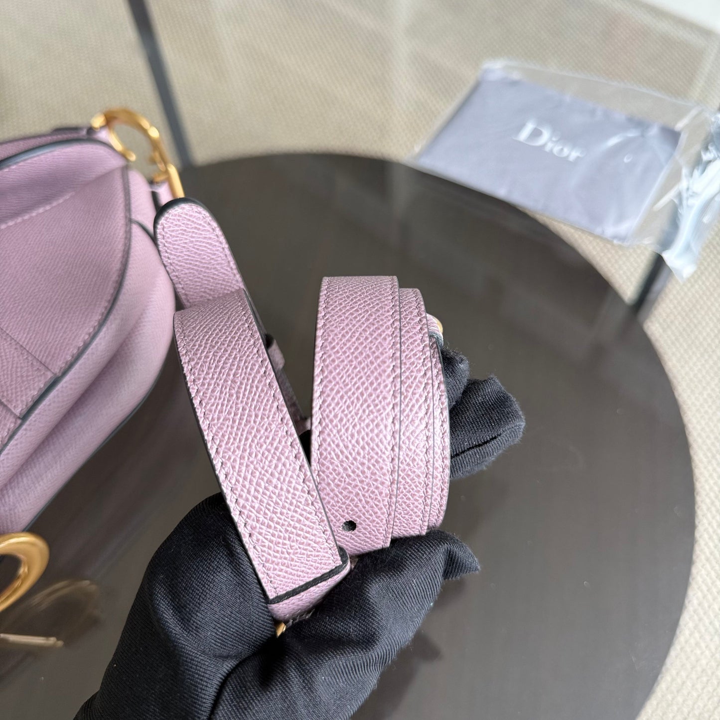 Sac Dior Saddle Small - Bandoulière ajustable en cuir de veau grainé Nude Rose Hardware Gold