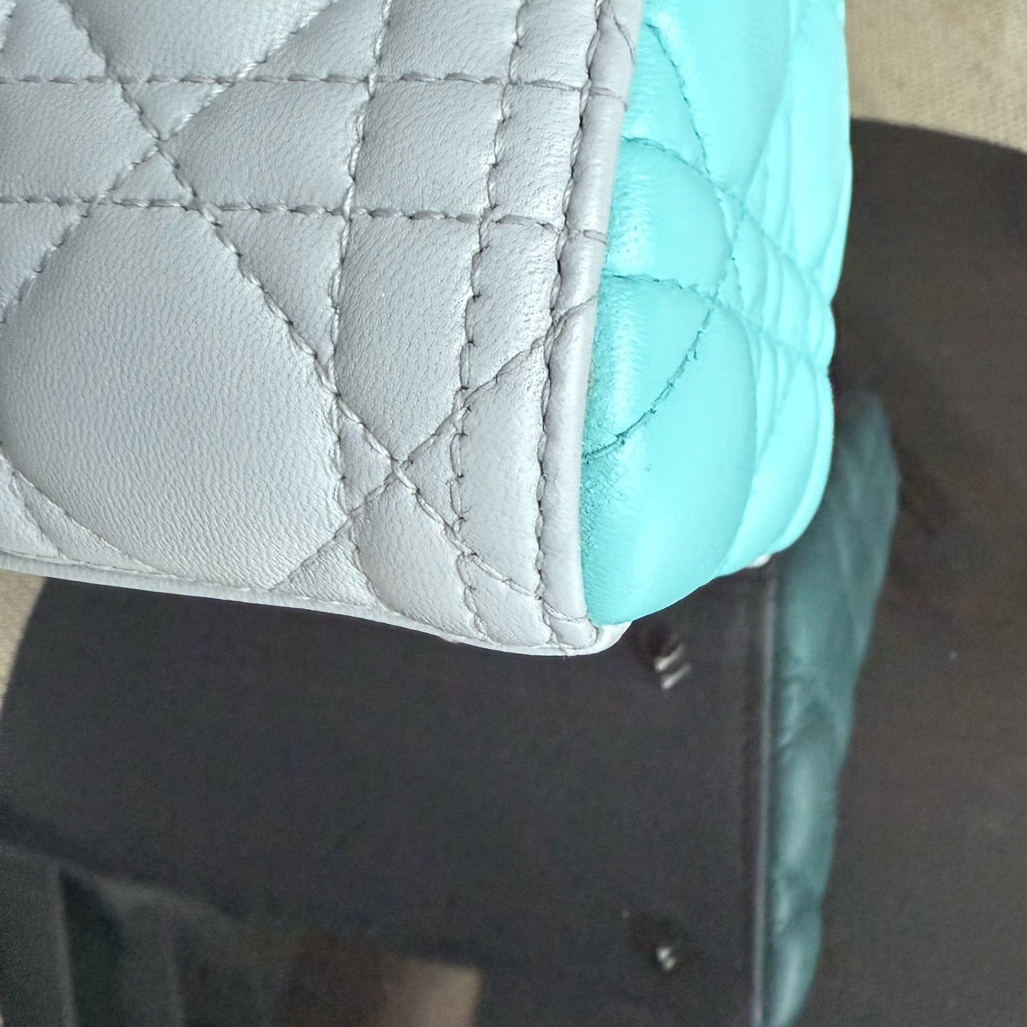 Lady Moyen - Cuir d'agneau Cannage bicolore cyan gris gris matériel argenté — Kovancy