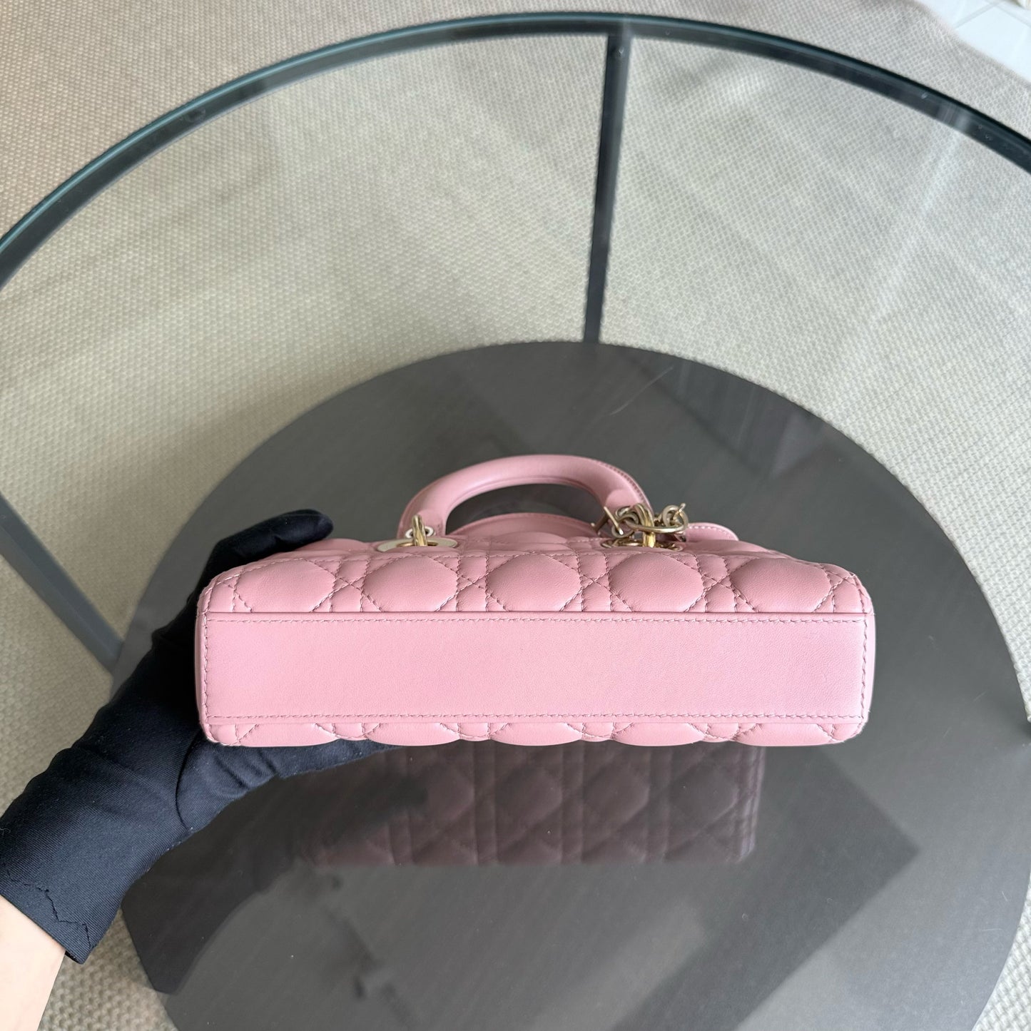 Lady Petit rabat D-Joy - Cuir d'agneau Cannage rose et matériel doré — Kovancy