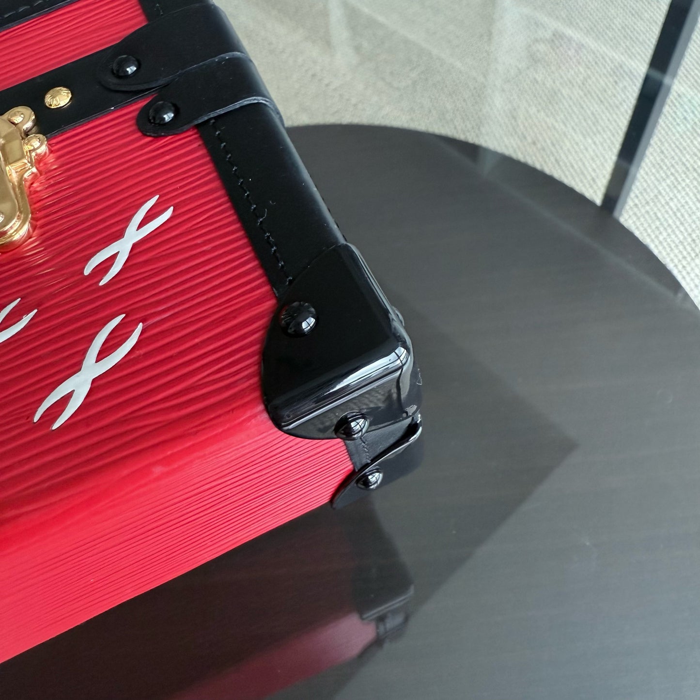 Kovancy - Petite Malle - Nouvelle édition Sac bandoulière en cuir EPI rouge avec matériel doré et puce électronique
