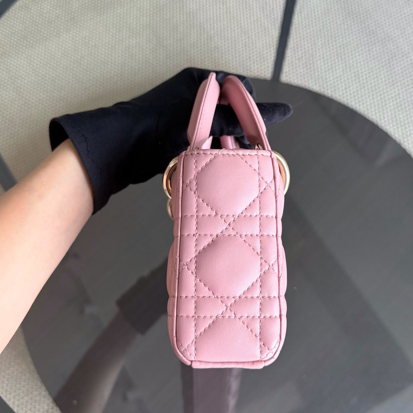 Lady Petit rabat D-Joy - Cuir d'agneau Cannage rose et matériel doré — Kovancy