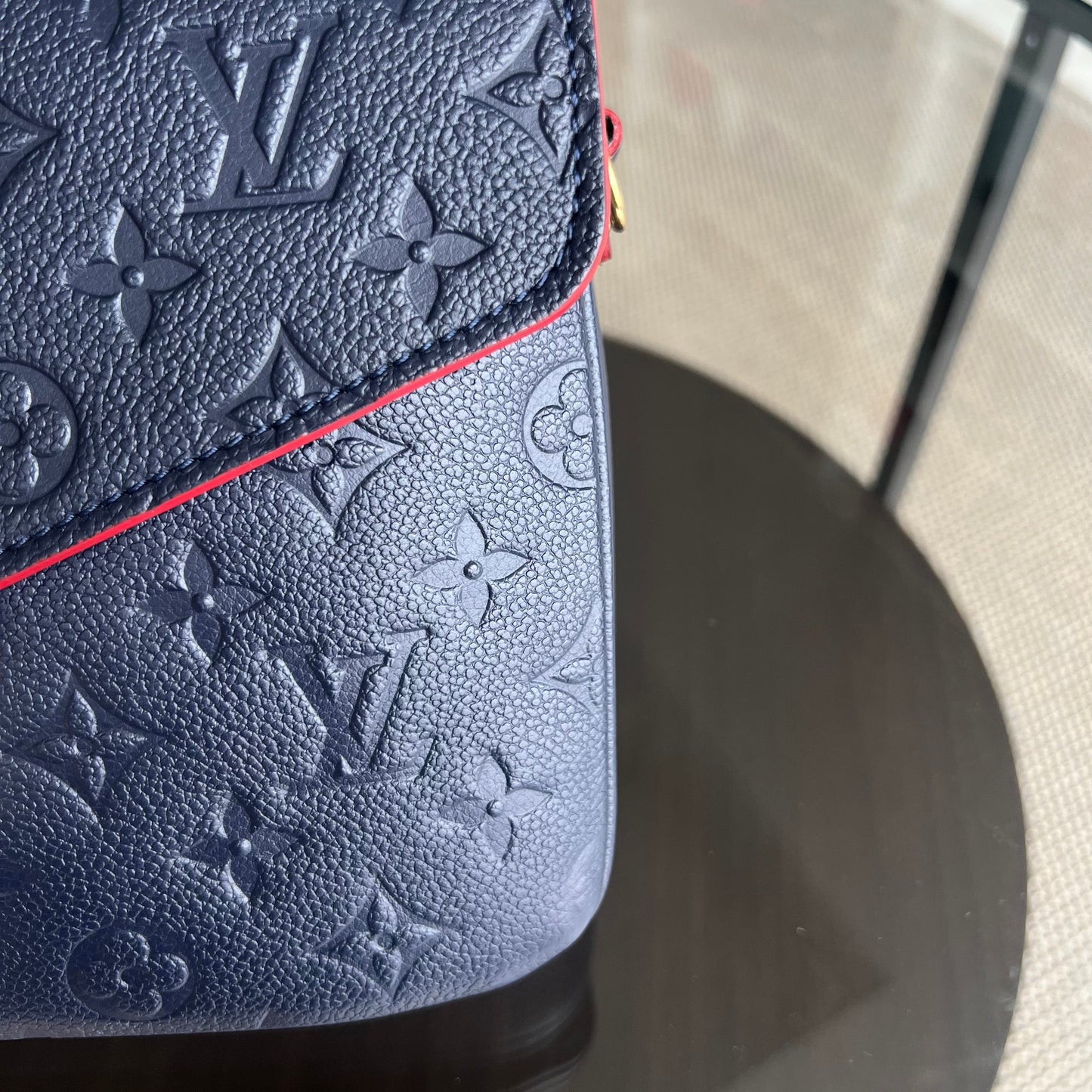 Kovancy - Pochette Metis - Empreinte Monogram Marine Rouge Bleu Marine Or Quincaillerie