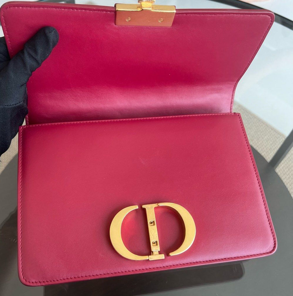 30 Montaigne - Sac bandoulière moyen en cuir de veau rouge GHW — Kovancy
