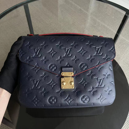 LV Pochette Metis Calfskin Empreinte Marine Rouge Matériel Doré Louis Vuitton