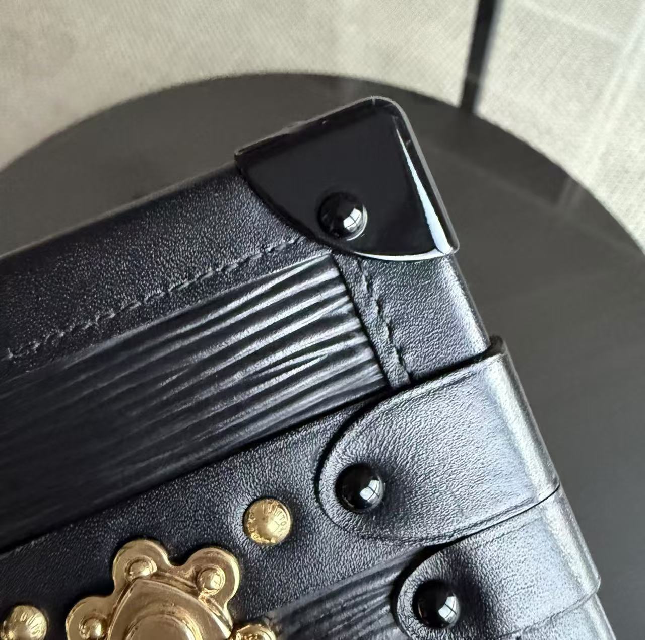 Petite Malle - Sac bandoulière en cuir noir EPI - Kovancy