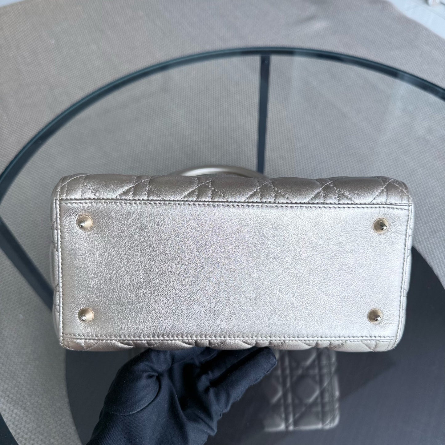 Lady Moyen - Cuir de veau doré Cannage, accessoires dorés, sans sangle — Kovancy
