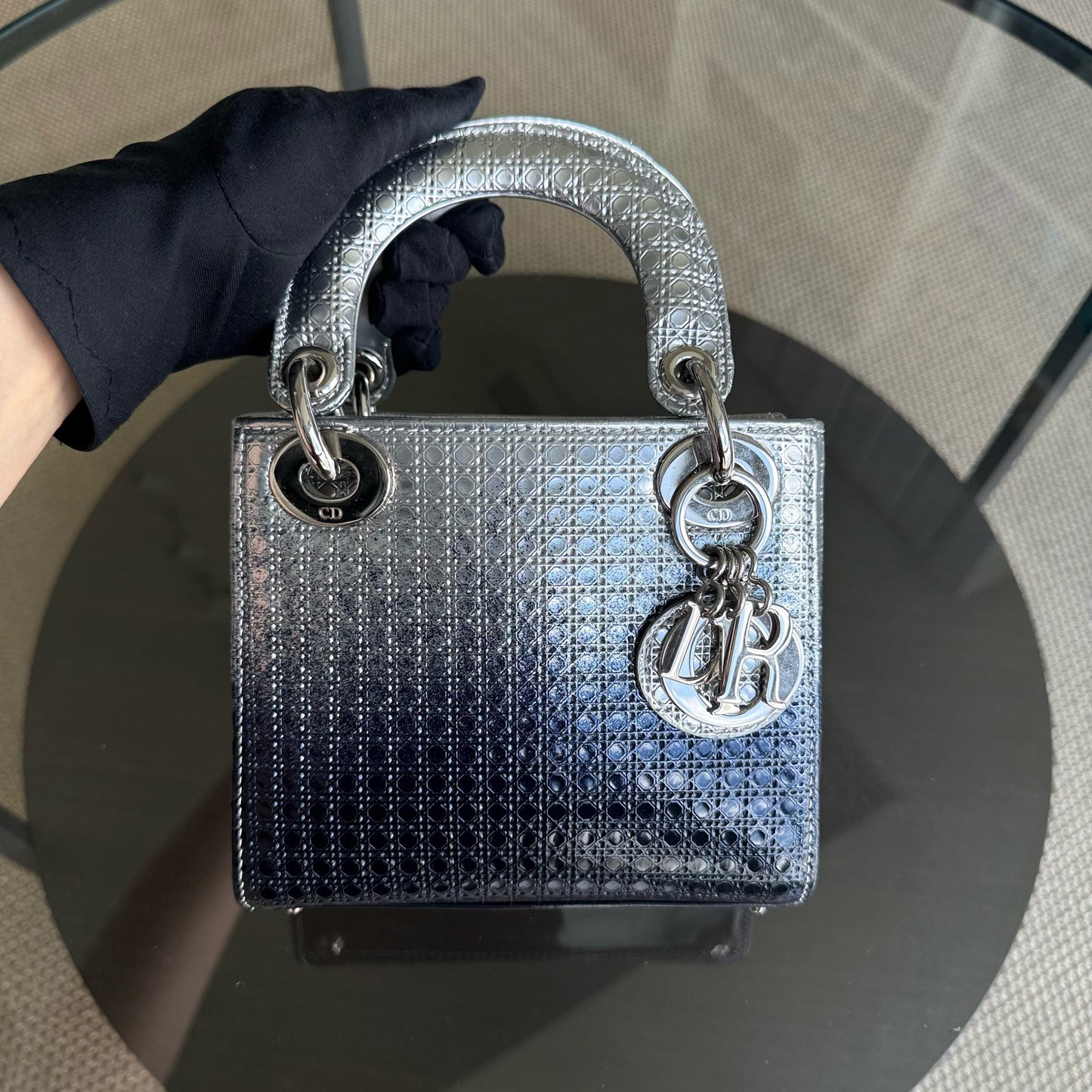 Lady Mini - Micro Cannage Métallique Bicolore Argent Bleu Foncé Quincaillerie Argentée — Kovancy