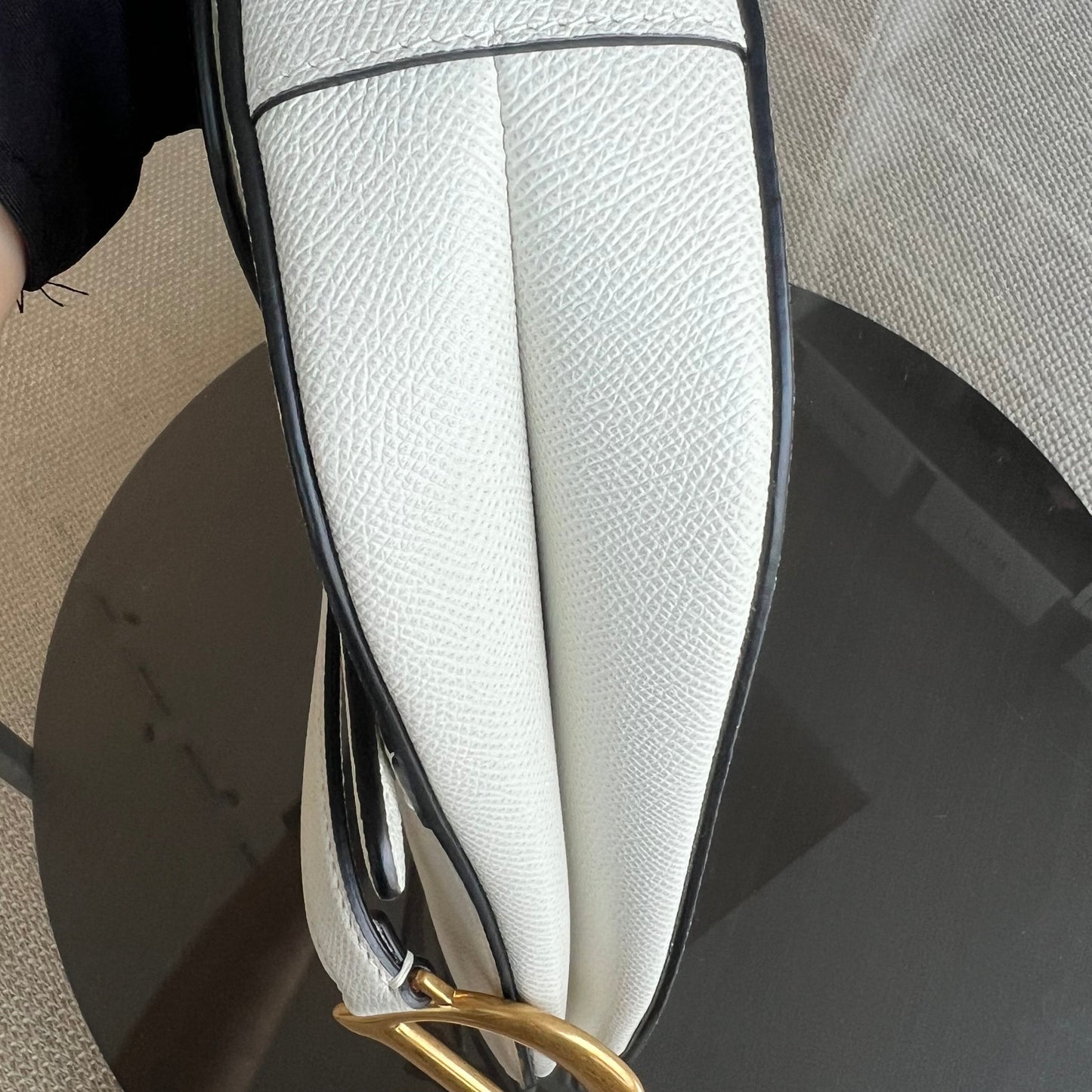 Saddle Medium - Cuir de veau grainé, finitions en or blanc — Kovancy